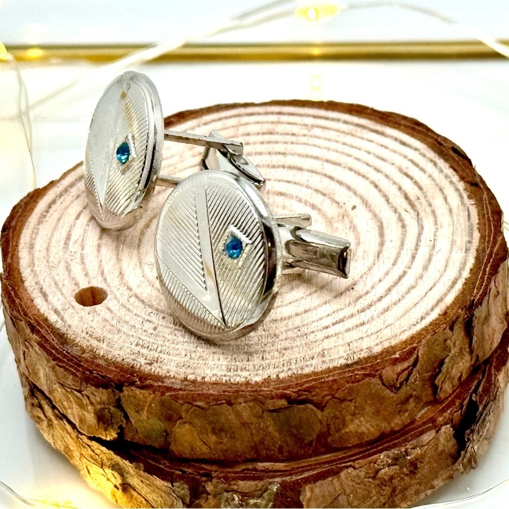 Vintage Cufflinks – Silver Tone Radiating Pattern with Blue Rhinestone - Picture 2 of 3